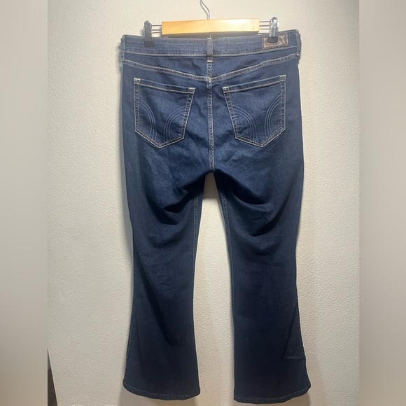 Hollister Mid-Rise Dark Wash Boot Jean size 10 SHORT - Picture 7 of 8